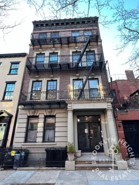 8 Garden Place