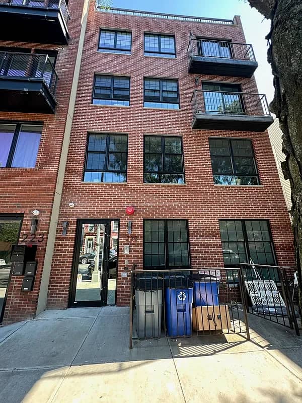 225 Howard Avenue