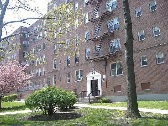 675 Avenue Z