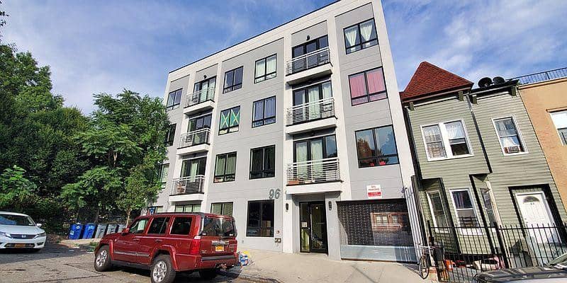 96 DE Sales Place