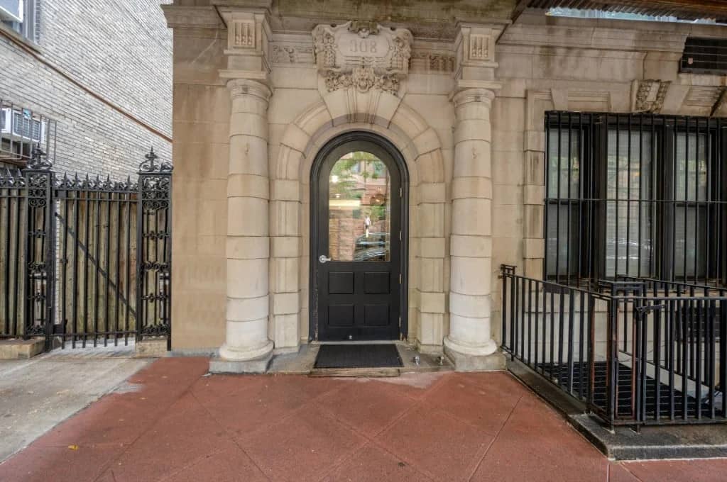308 W 82 St