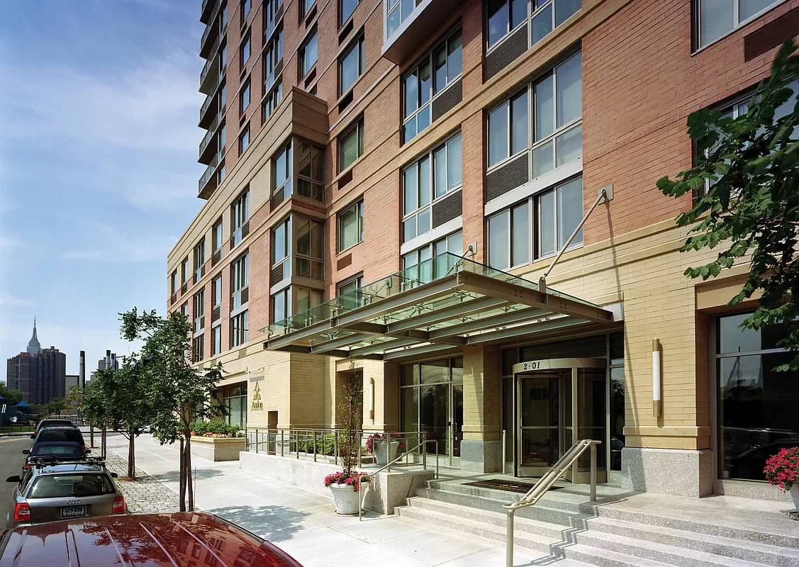 2-01 50 Ave