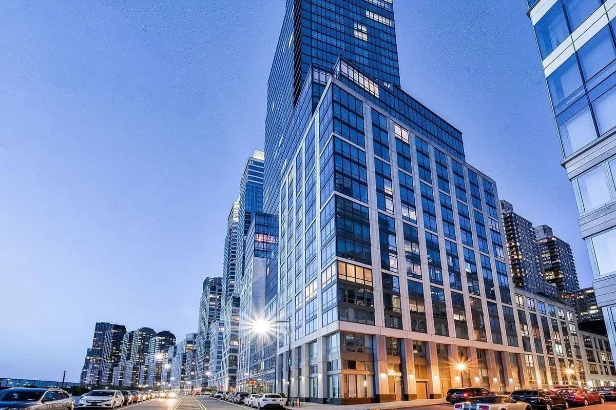 60 Riverside Boulevard
