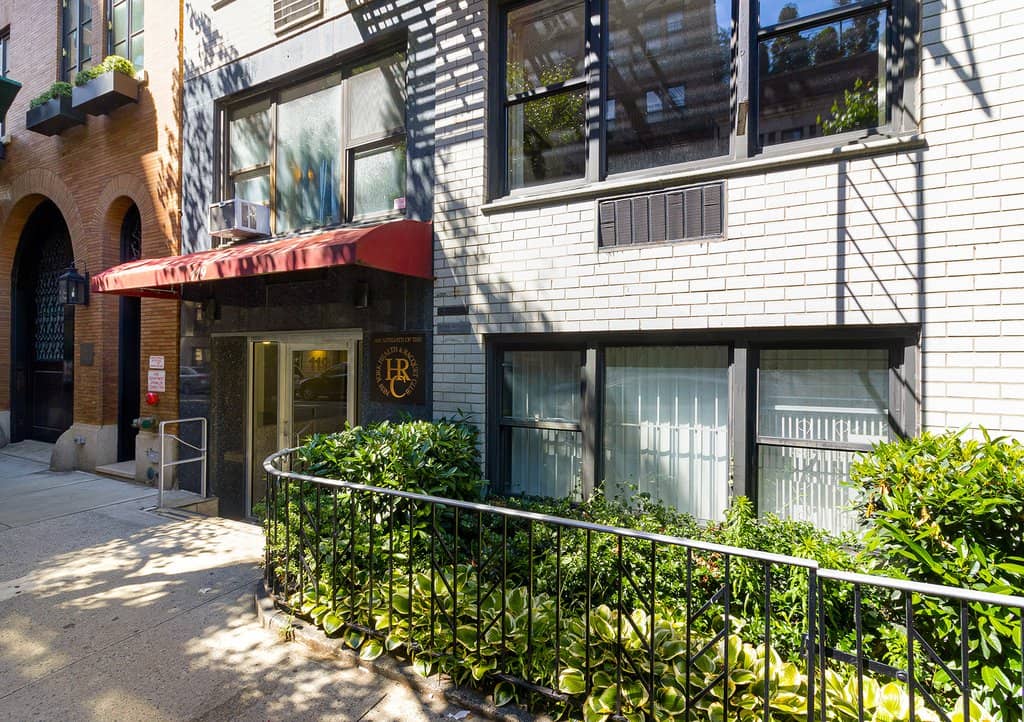 119 E 83 St
