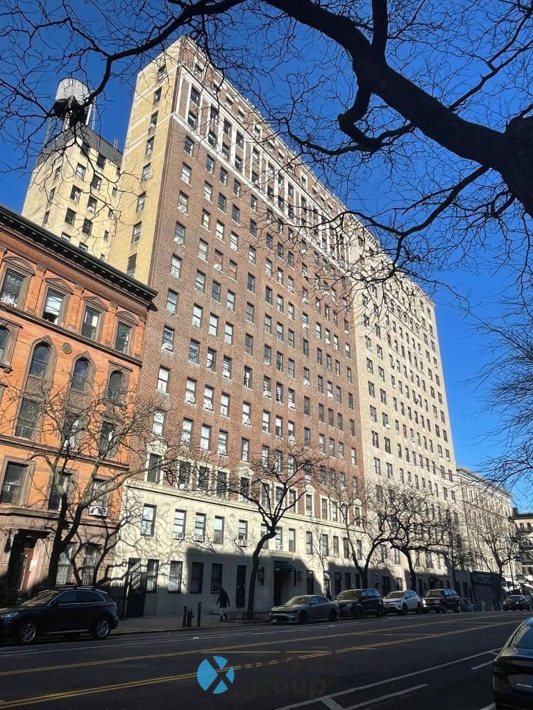 207 W 106 St