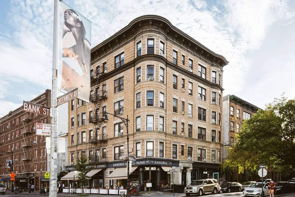 2 Bank St