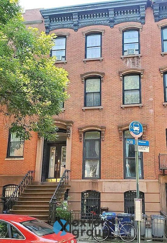 146 Lafayette Ave