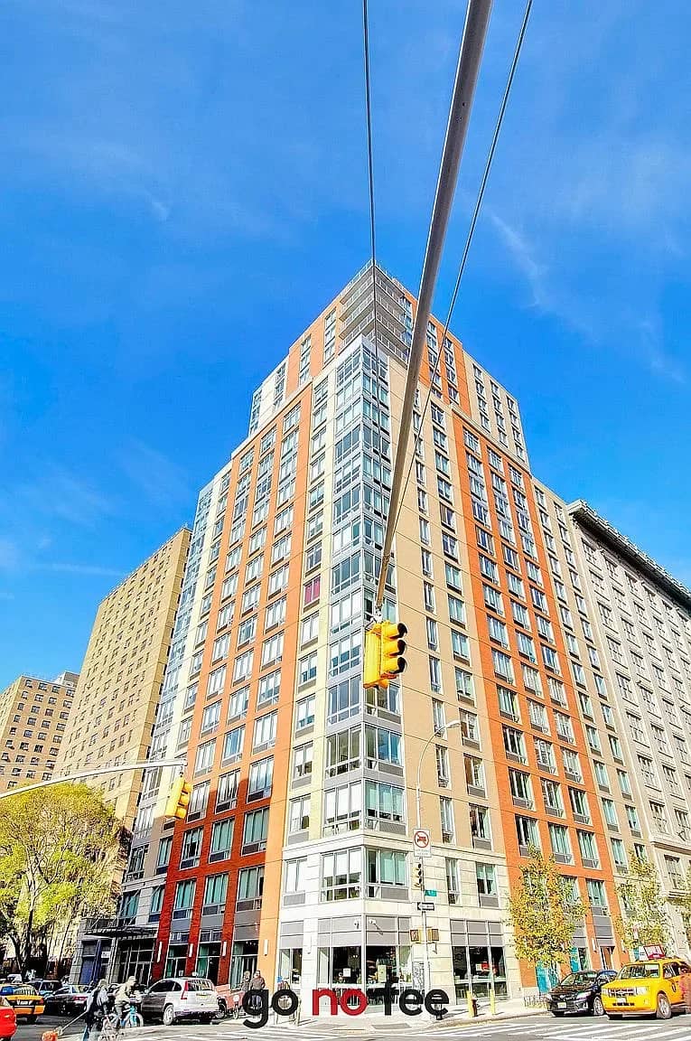 401 W 25 St