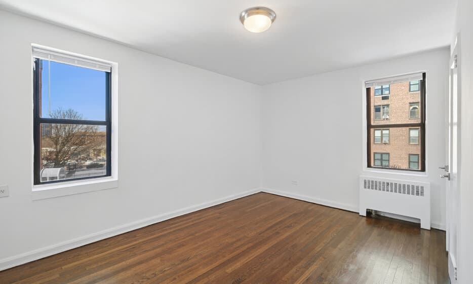 20-28 Seagirt Boulevard #02E, Queens, NY 11691 1