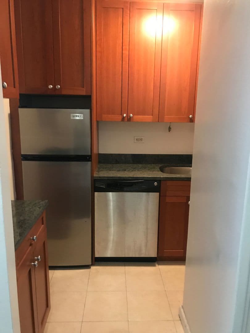 330 East 46 Street #8G, Manhattan, NY 10017