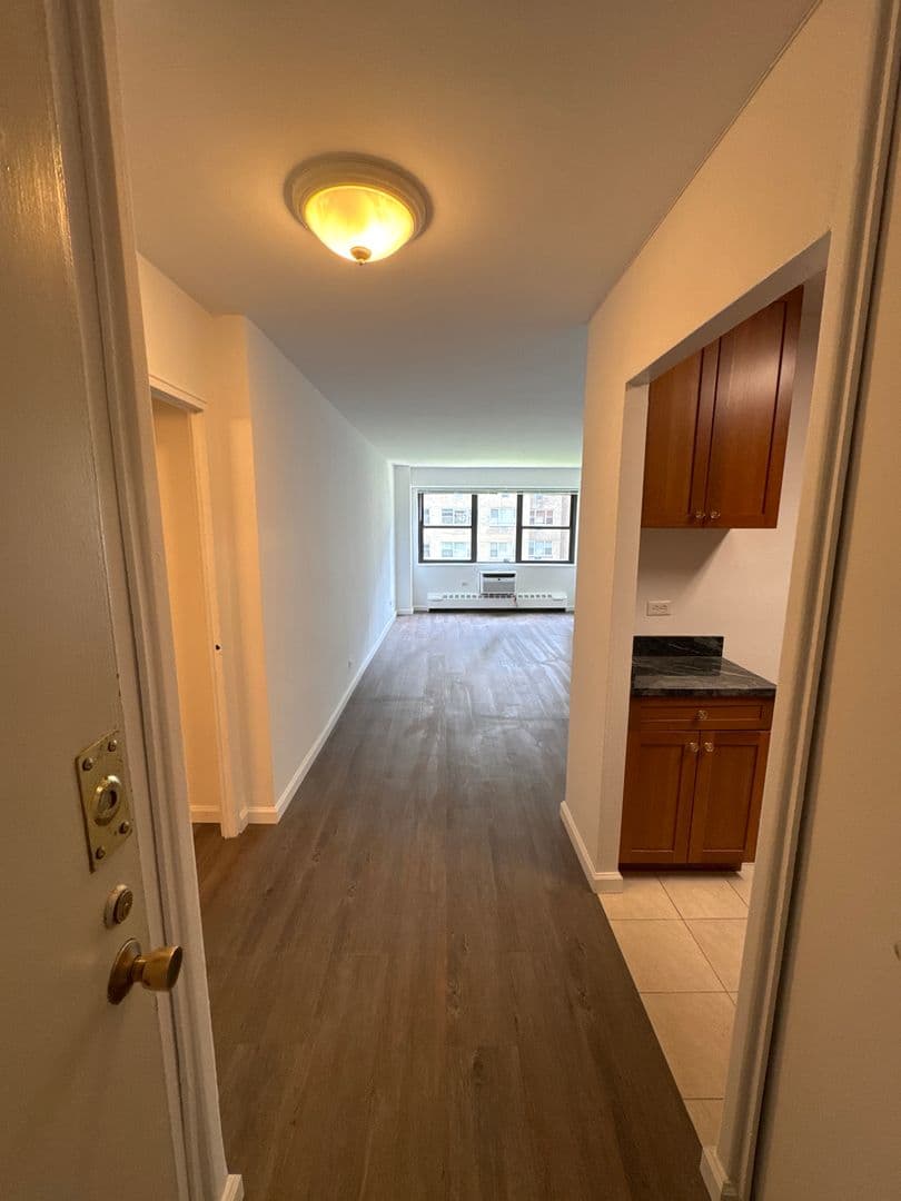 330 East 46 Street #8G, Manhattan, NY 10017