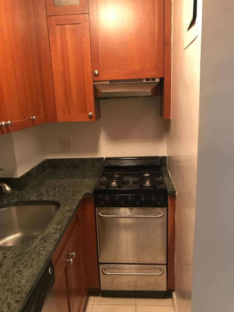 330 East 46 Street #8G, Manhattan, NY 10017