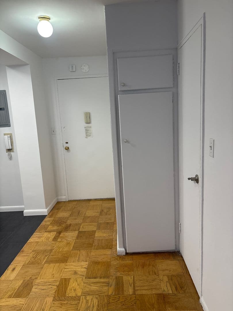 330 East 46 Street #10T, Manhattan, NY 10017