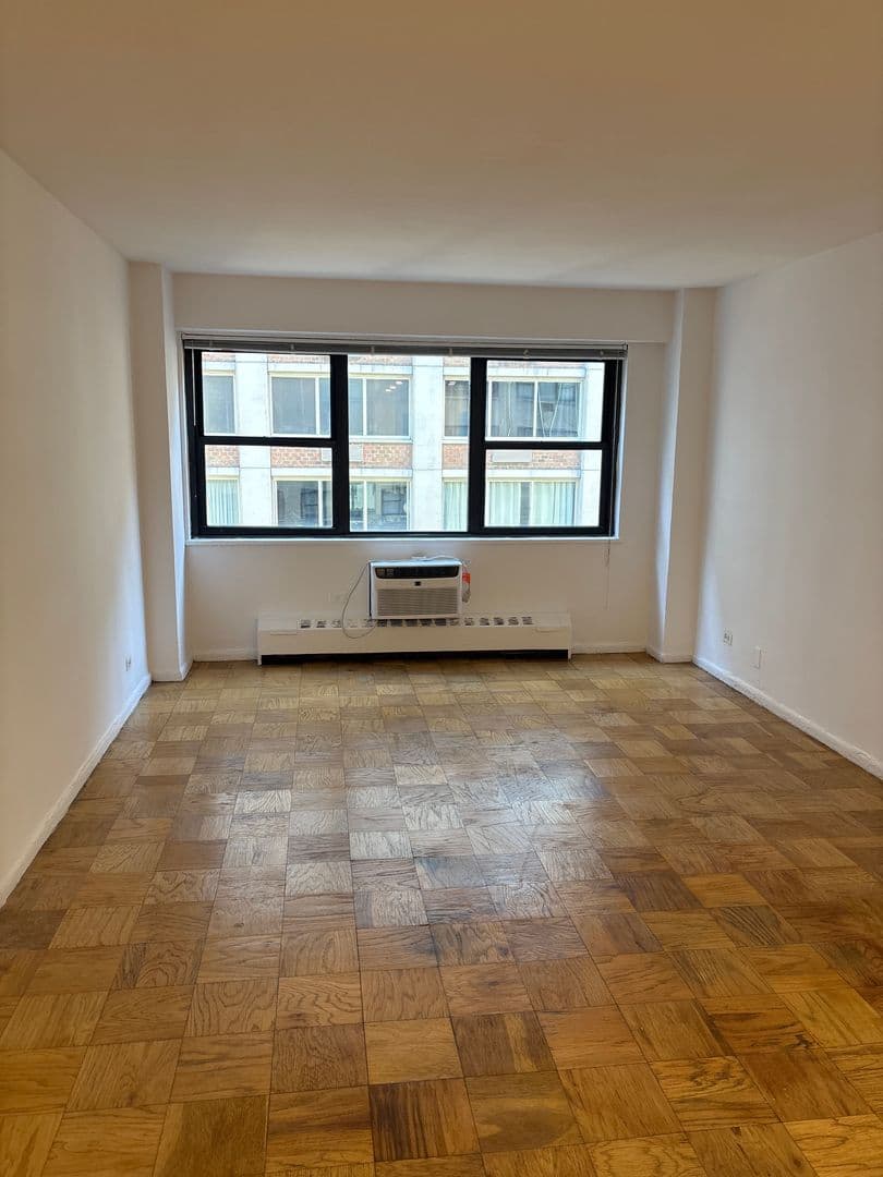 330 East 46 Street #10T, Manhattan, NY 10017