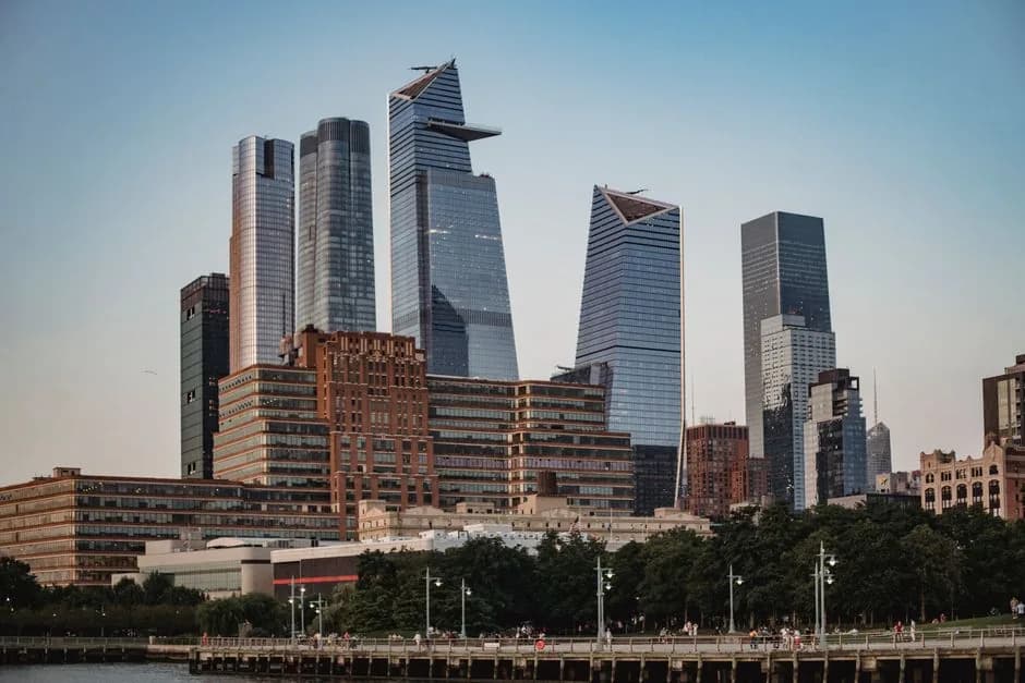 Hell's Kitchen vs. Hudson Yards: which neighborhood is right for you? — What each is like to live in